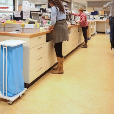 papelera gran capacidad estructura móvil clinic unnom