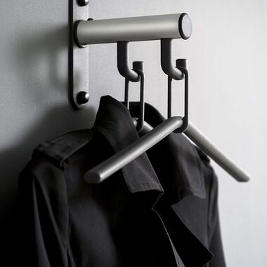 perchero de pared con varios ganchos