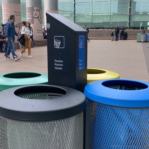 papeleras reciclaje aeropuerto barcelona