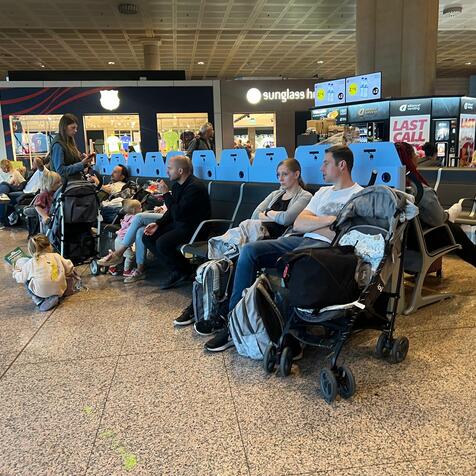 totem para la carga de dispositivos electonicos aeropuerto de barcelona